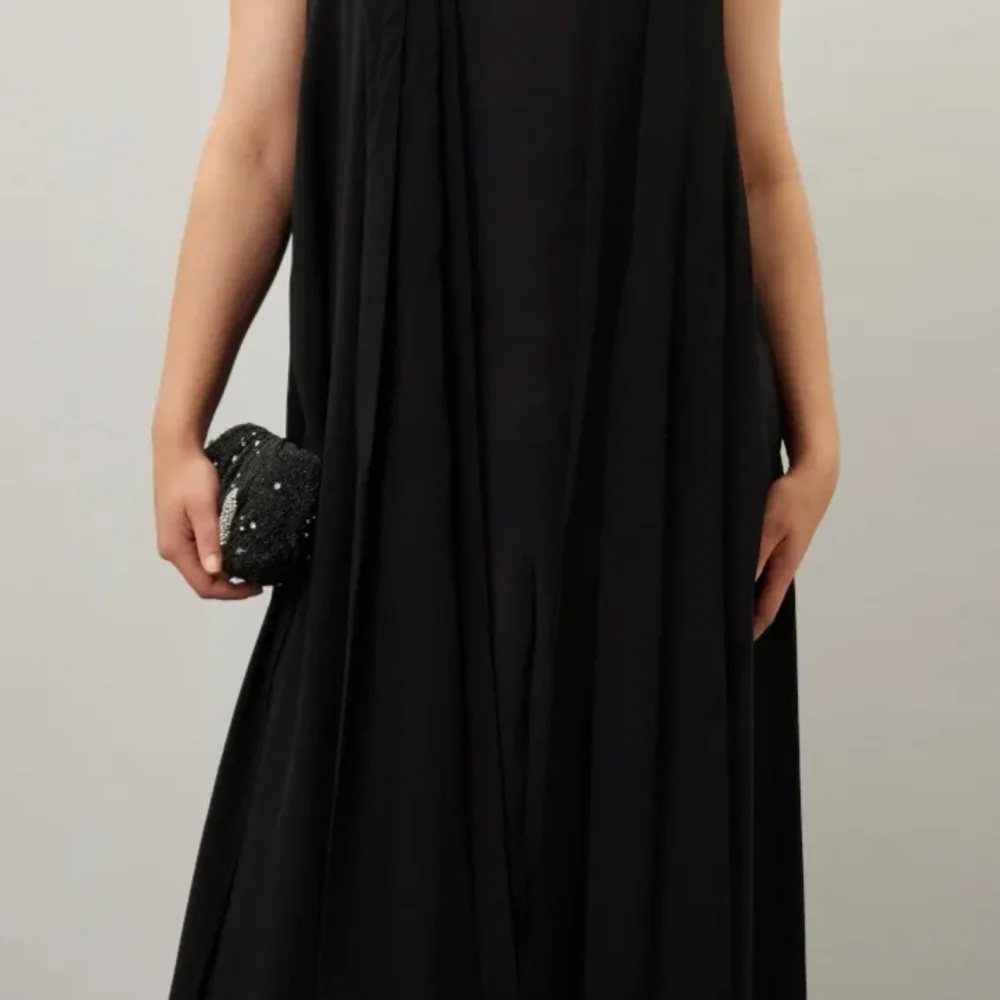 Elegant Black Maxi Dress - Picture 10 of 11